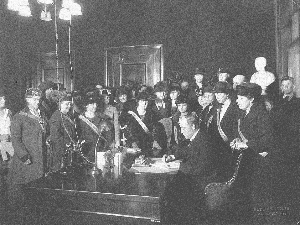 AmGovernor of Kentucky Edwin P. Morrow signs his states ratification of the Nineteenth Amendment to the United States Constitution, Kentucky, January 6, 1920