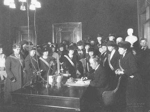 AmGovernor of Kentucky Edwin P. Morrow signs his states ratification of the Nineteenth Amendment to the United States Constitution, Kentucky, January 6, 1920